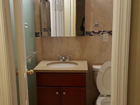 3rd image of 232-05 Hillside Ave Floor 1