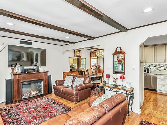 4th image of 93 Gilroy Avenue