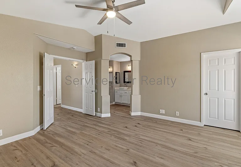 2104 E Behrend Dr — Photo 22