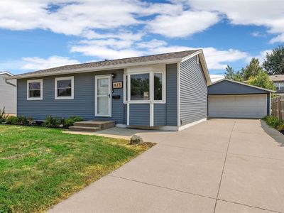 825 Valleyview Dr, Marion, IA, 52302