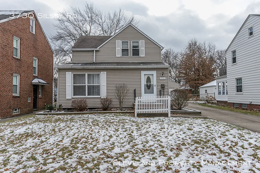 3730 Silsby Rd photo 1