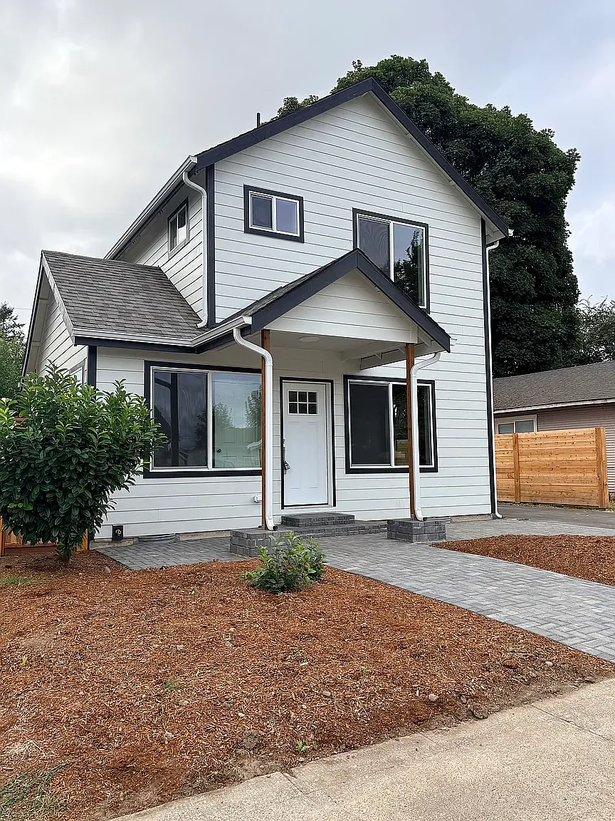 3 bed, 2.5 bath, 1240 sqft, $1,895 — Photo 2