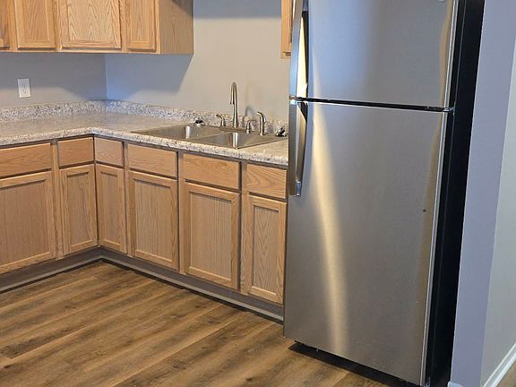 3rd image of 1020 Oakwood Rd APT 208