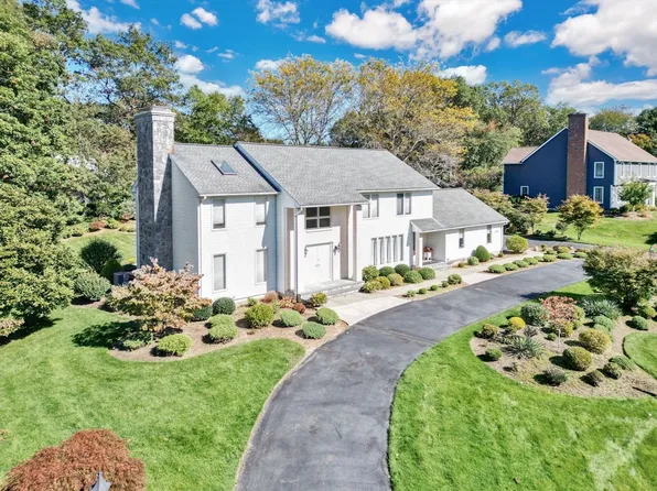 202 Williamsburg Dr, Longmeadow, MA 01106