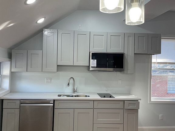 4th image of 2345 Park St #3
