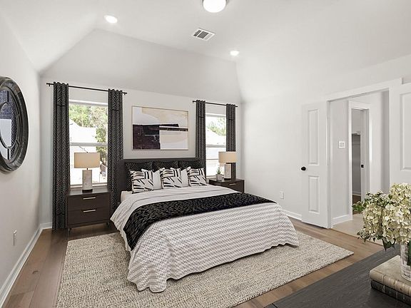 4th image of 321 Fields Ln