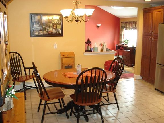 3rd image of 42 Joan Dr