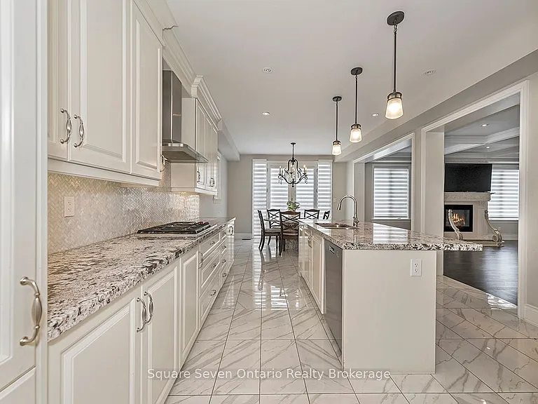 2147 Vineland Cres — Photo 13