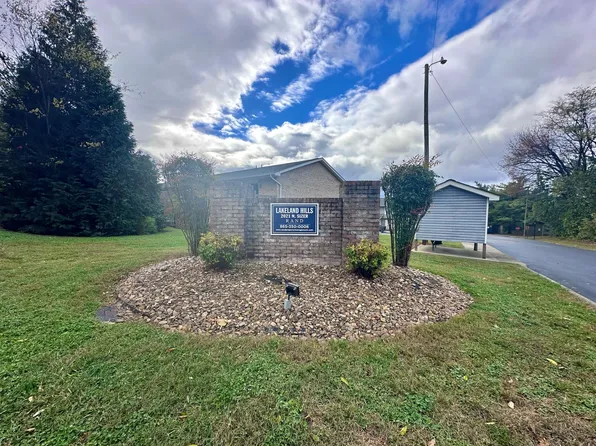 Lakeland Hills Apartment Homes