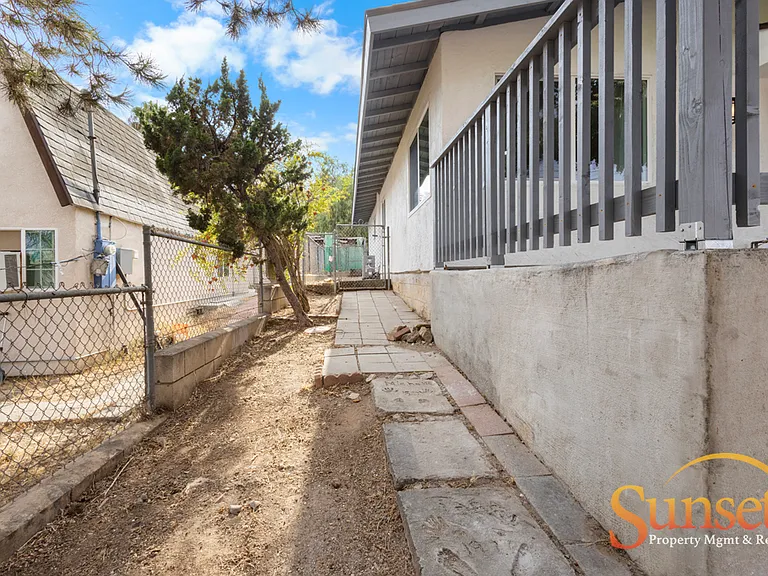 8848 Harness St — Photo 29