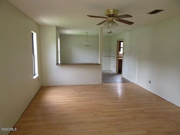 3rd image of 4912 Trailwood Dr