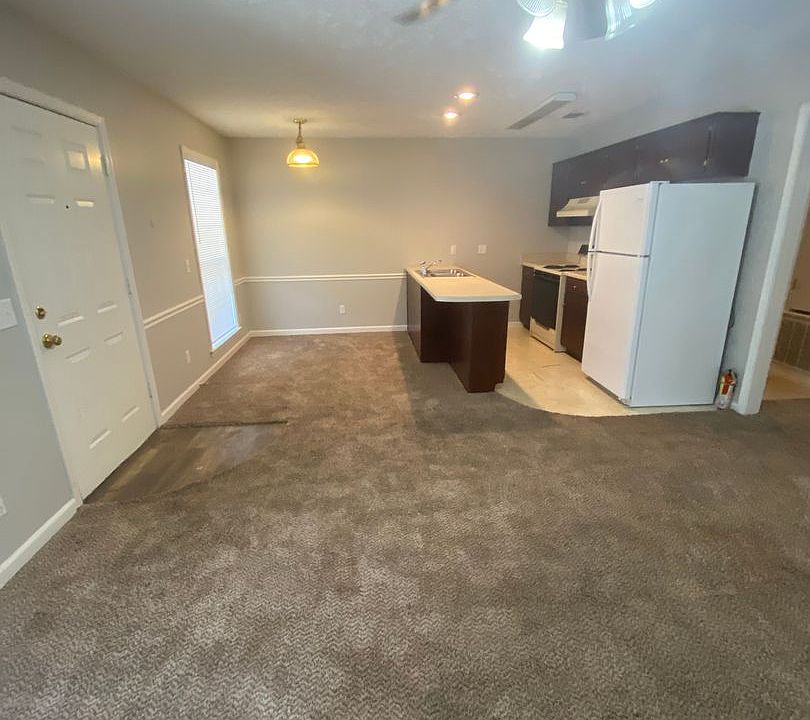 1st image of 307 Carver Dr #8