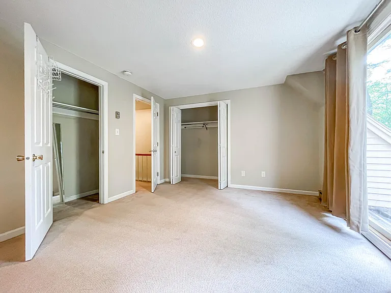 5 Dresden Ct — Photo 43