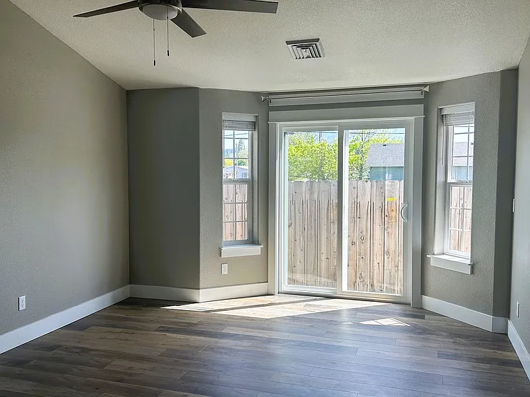 147 Summerwood Ct — Photo 4
