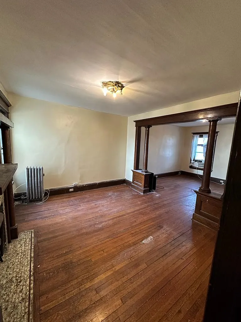 3 bed, 1100 sqft, $1,350 — Photo 1