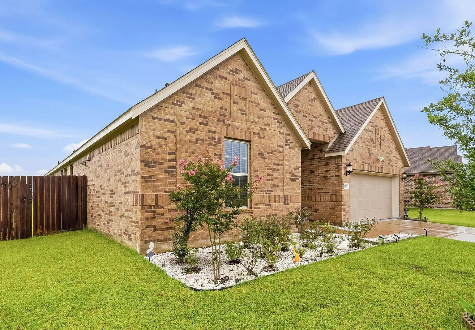 4 bed, 3.0 bath, 2731 sqft, $3,000 — Photo 3