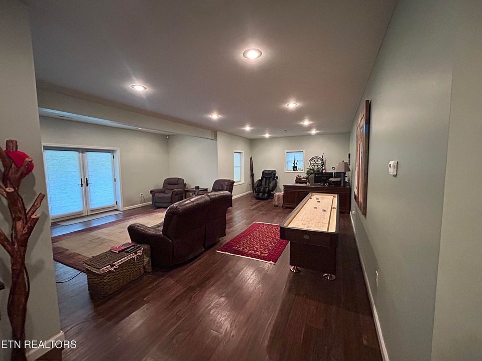 28th image of 150 Red Oak Dr