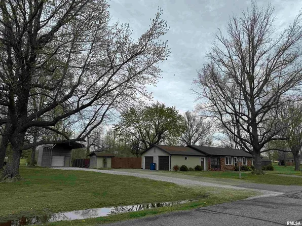 504 W William St, Sesser, IL 62884