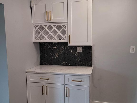 4th image of 1618 W 54th Pl