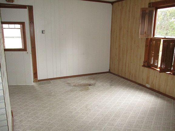 4th image of 206 N Rock Island St