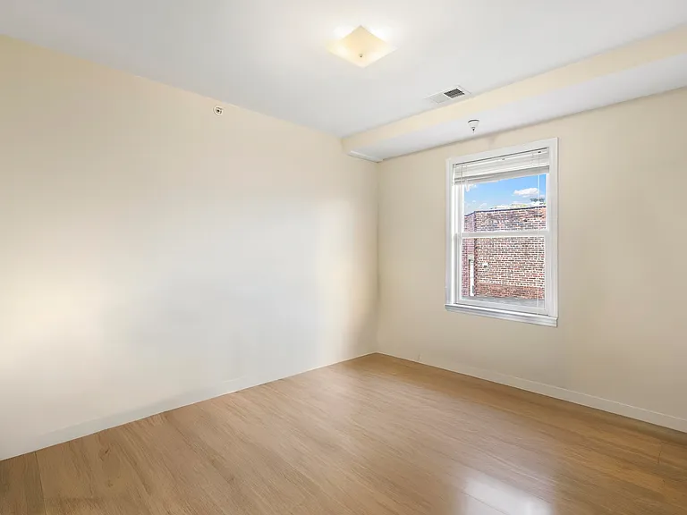 304 49th St #3 — Photo 8