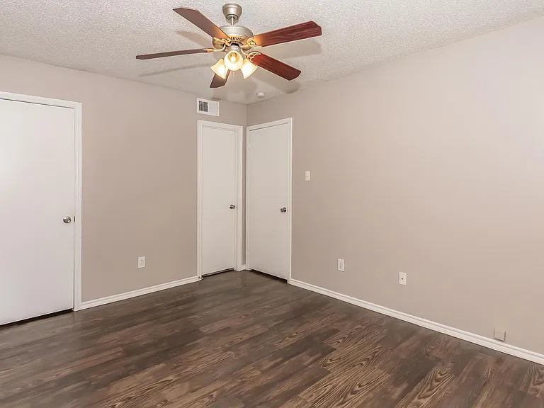 Eagle's Point Apartments — Photo 48