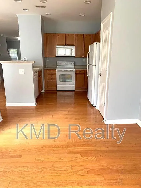 2 bed, 2.5 bath, 1448 sqft, $1,895 — Photo 3