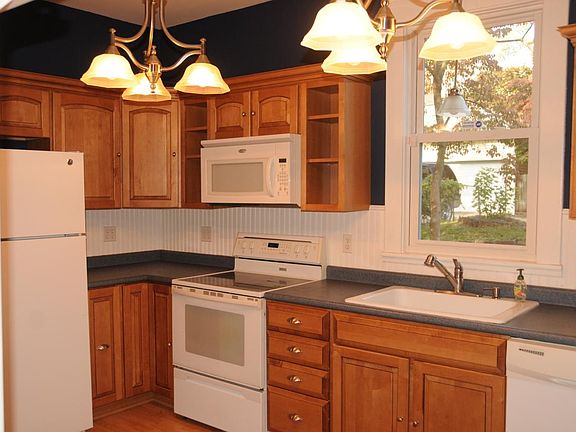 Maple Cabinets in Kitchen