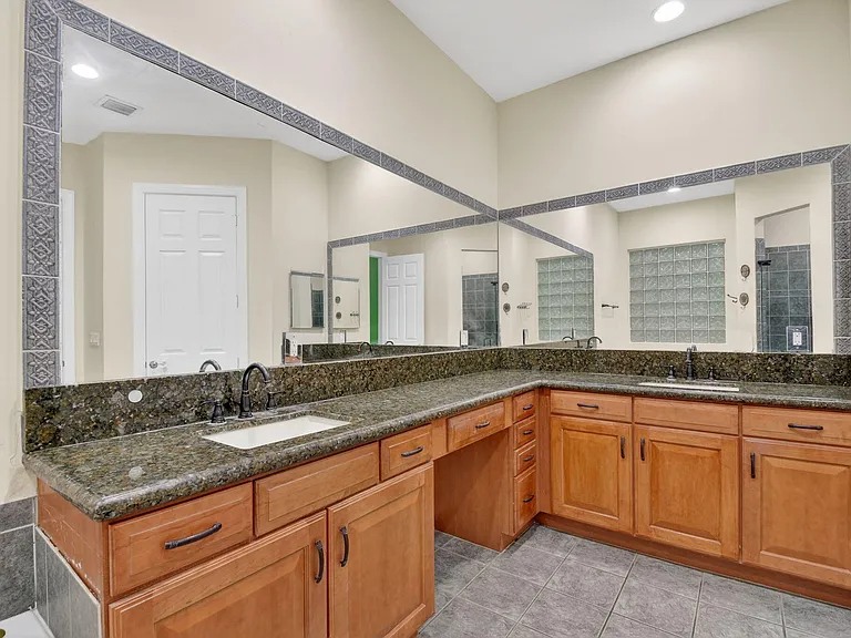 10247 Isle Wynd Ct — Photo 44