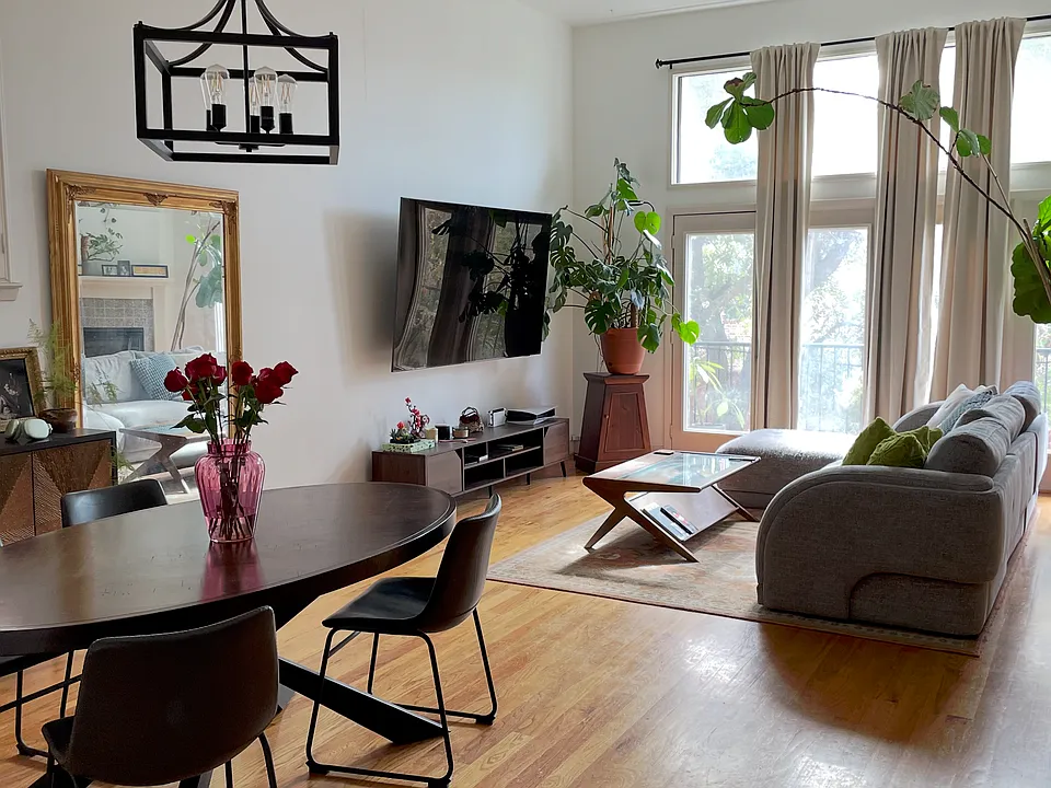 5016 Lillian St