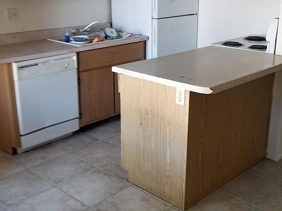 3rd image of 921 E Dunlap Ave #11