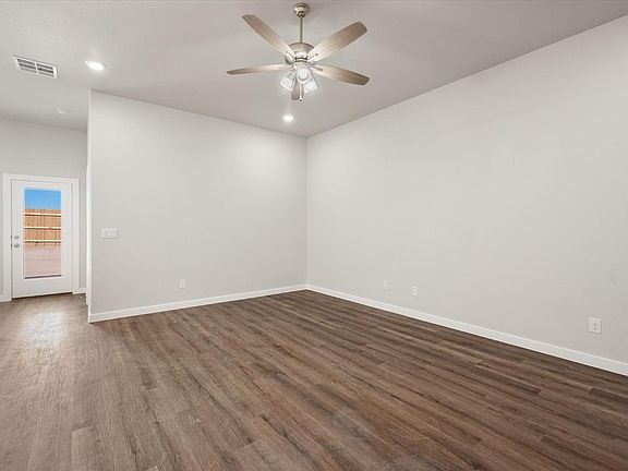 4th image of 634 E 31st St