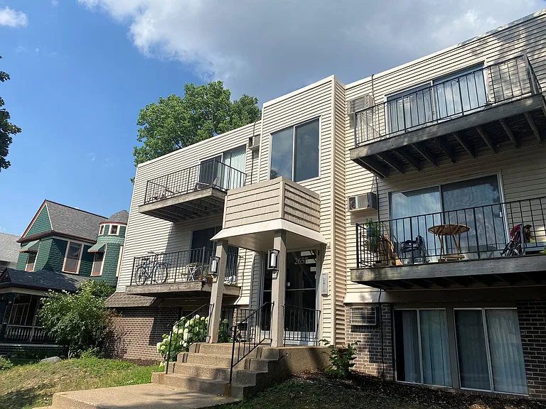 2655 Colfax Ave S — Photo 17