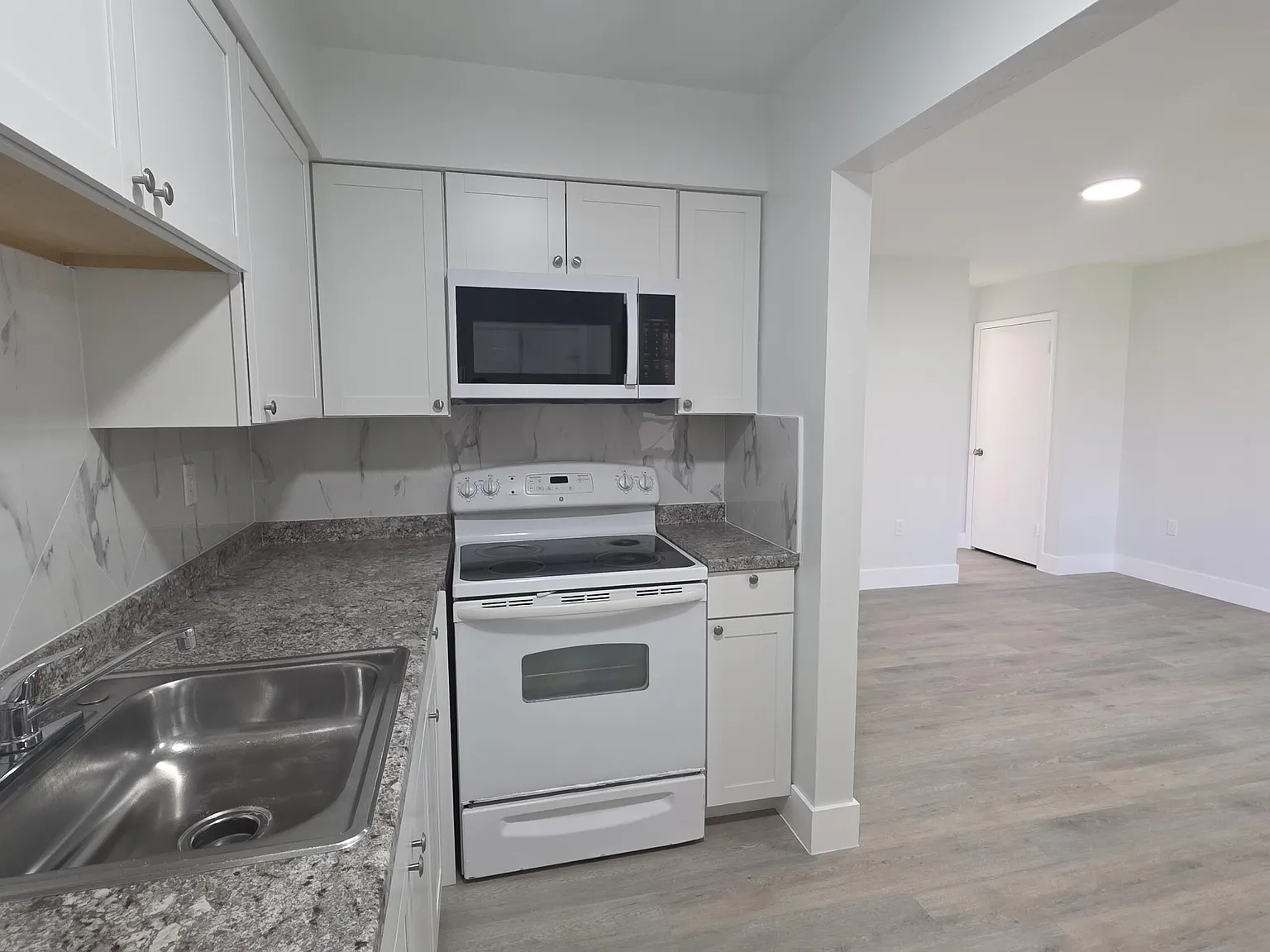 1 bed, 1.0 bath, 690 sqft, $1,580 — Photo 3