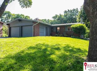 9625 Maple Dr, Omaha, NE 68134