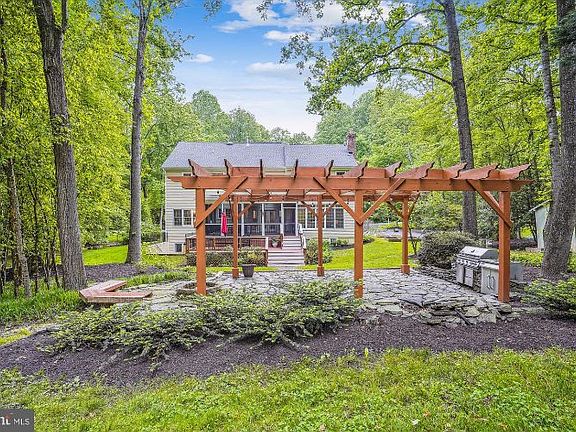 3rd image of 3103 Pine Oaks Way