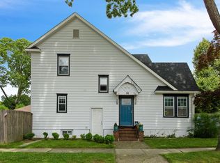 16 Cherokee St, Massapequa, NY 11758