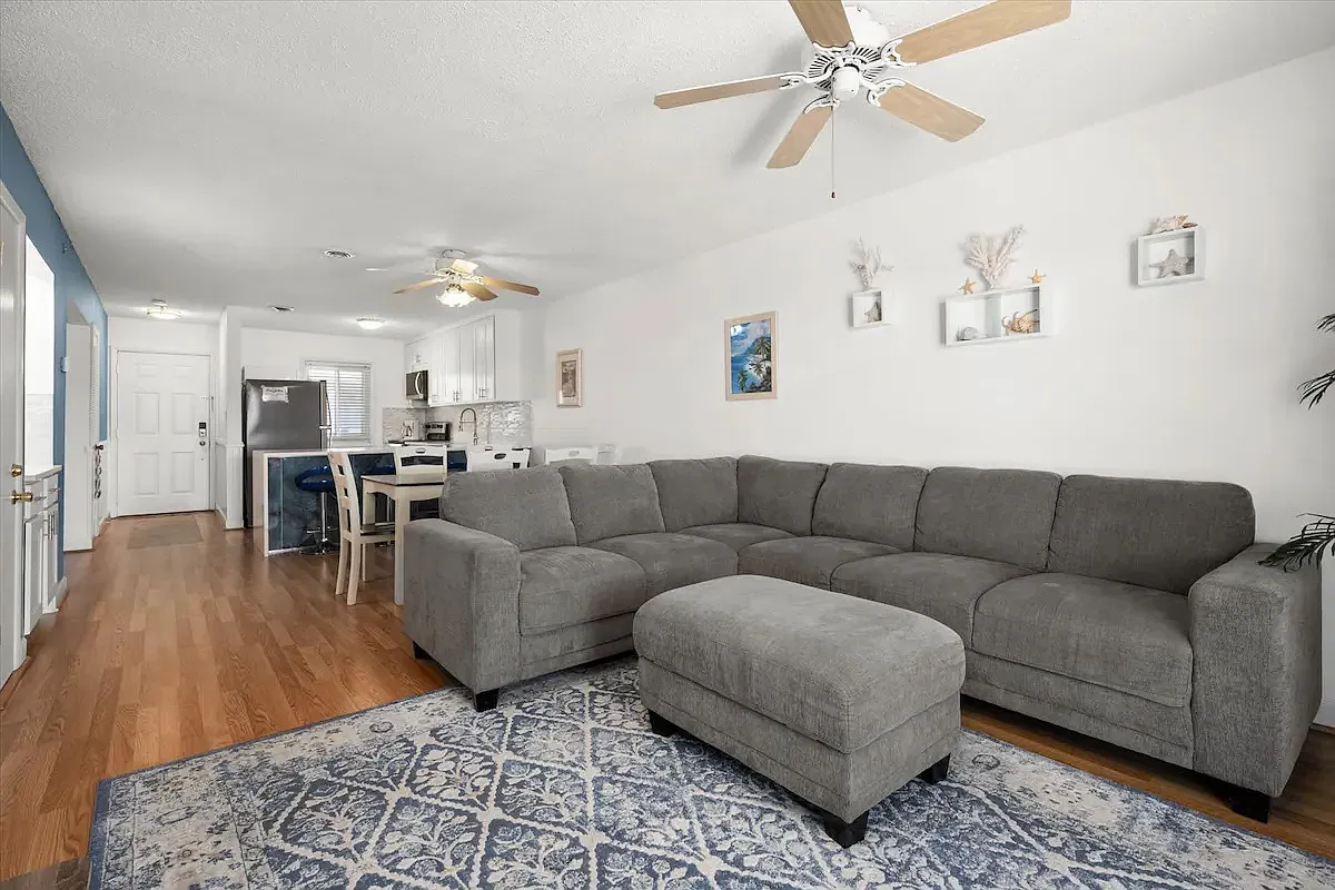 2 bed, 936 sqft, $1,450 — Photo 3