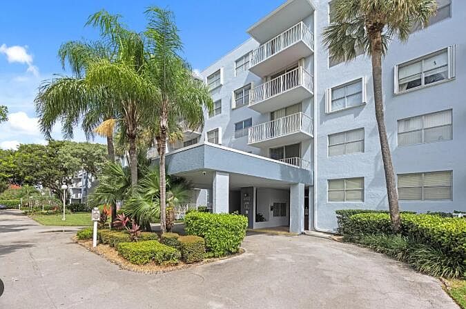 1st image of 480 EXECUTIVE CENTER Drive #2F