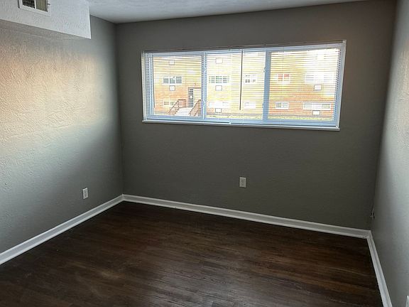 2nd image of 1010 Forest Ct APT 9