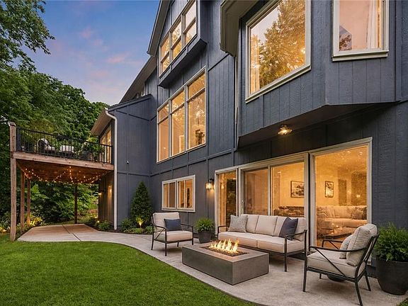 3rd image of 5812 Manor Ln
