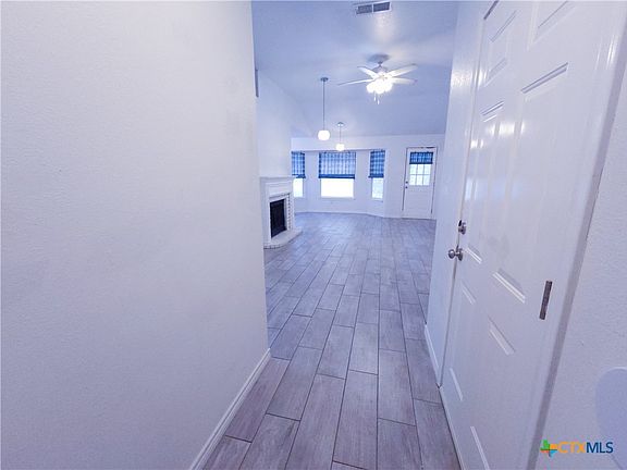 3rd image of 1303 Dekort Cir