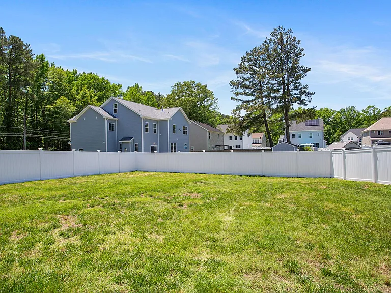 121 Bellflower Ln — Photo 28