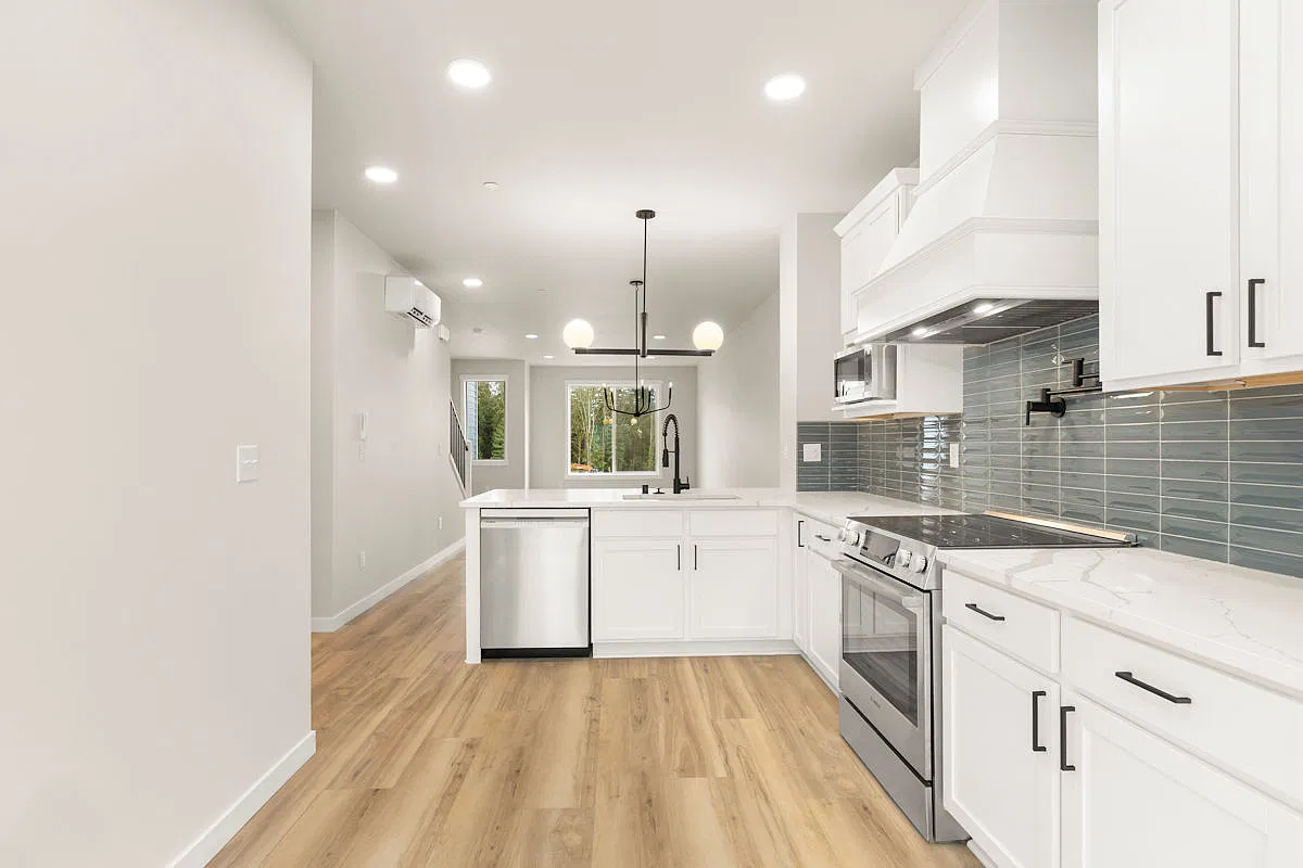 3 bed, 3.5 bath, 1735 sqft, $3,395 — Photo 4