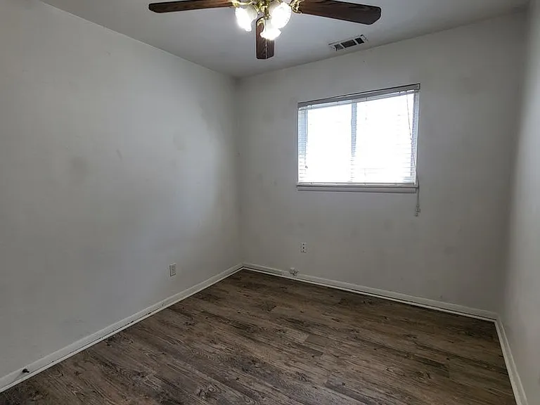 1506 Dakota St — Photo 8