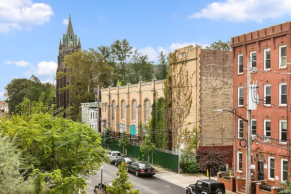 Rented by Compass | media 11