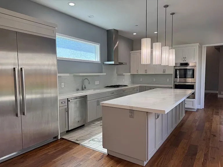 1372 University Ave — Photo 4