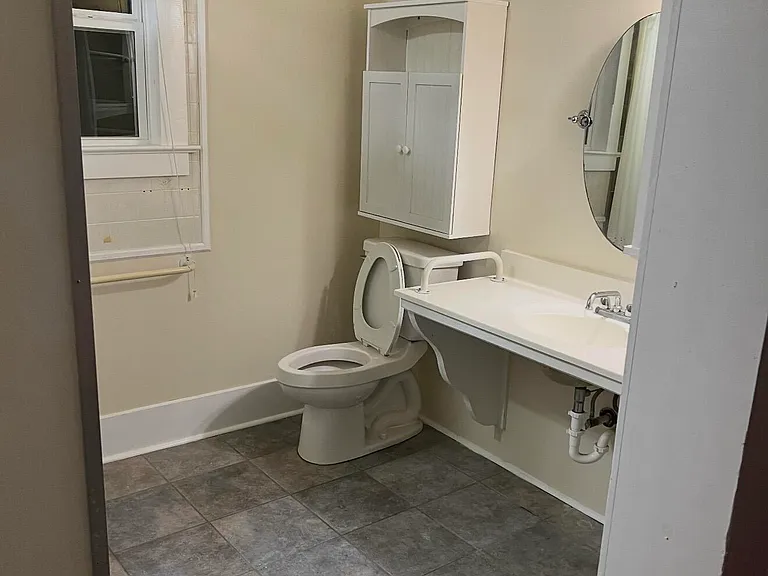 210 Kathryn St — Photo 4