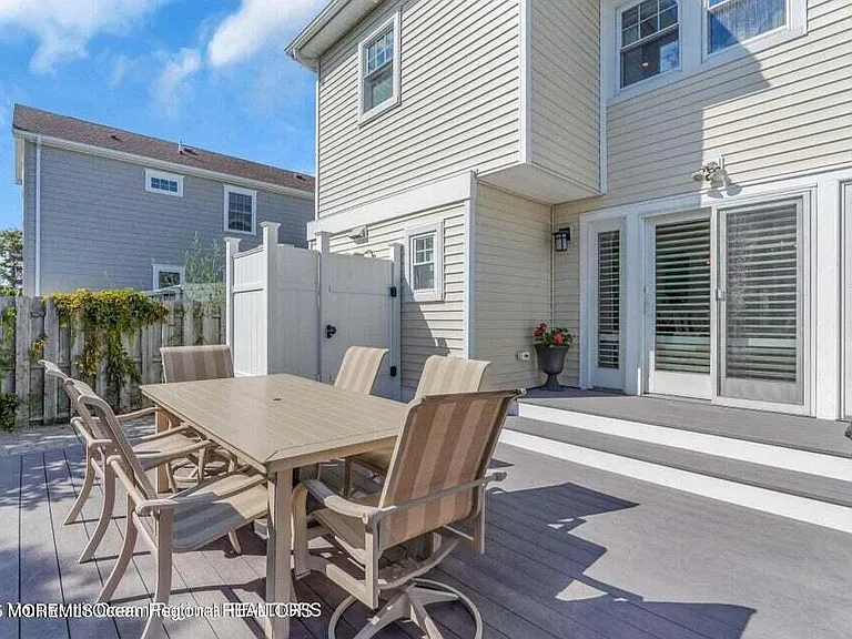 321 14th Ave — Photo 23