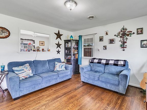 2nd image of 1012 Marsh St